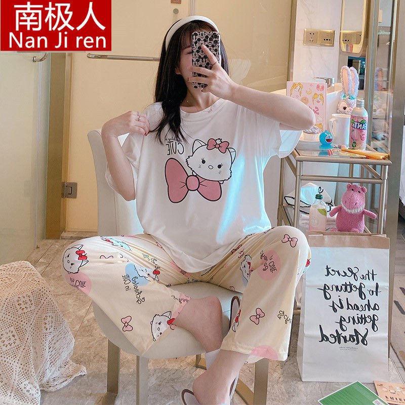 طقم نوم كاجوال نسائي من قطعتين برقبه دائرية وكمام قصيرة